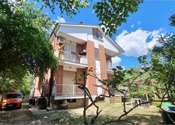 VENDESI VILLA BIFAMILIARE A REVIGLIASCO