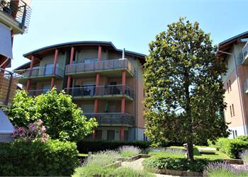 SPLENDIDO TRILOCALE CON PORTICATO E GIARDINO