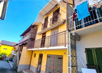 PORZIONE DI CASA IN PIENO CENTRO
