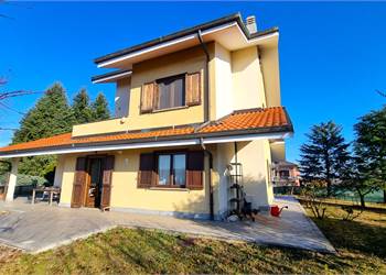 VILLA PANORAMICA CON GIARDINO IN ZONA ROASCHIA