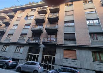 AMPIO QUADRILOCALE A DUE PASSI DAL VALENTINO