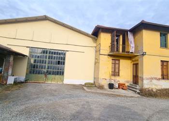 CAPANNONE CON TERRENO ZONA OLTREPO