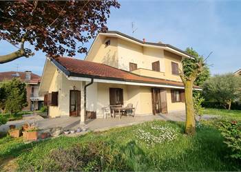 VILLA PANORAMICA CON GIARDINO IN ZONA ROASCHIA